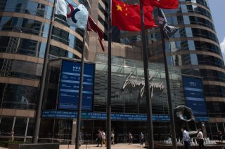 Suspendue de négoce depuis janvier 2024, l'action du géant immobilier à terre a finalement été expulsée de la Bourse de Hong Kong. (archive) KEYSTONE/EPA/JEROME FAVRE